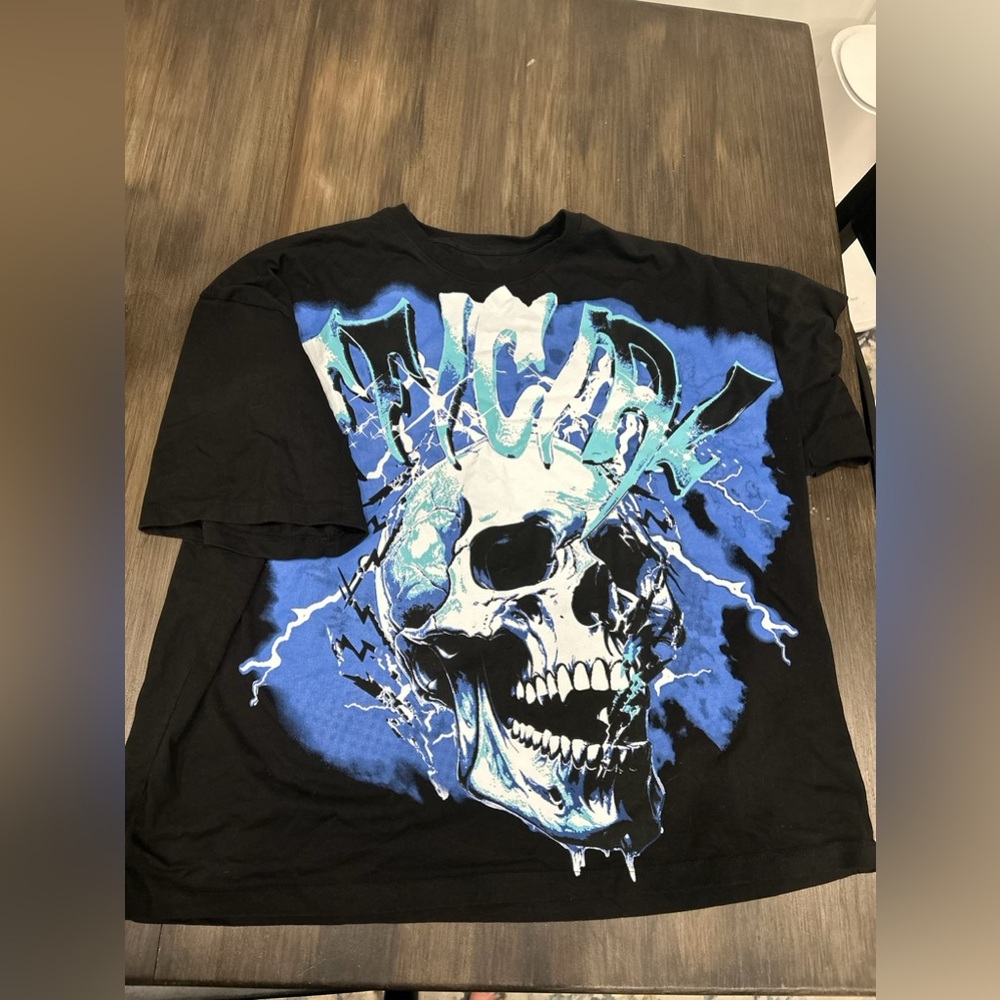 Men’s graphic tee L